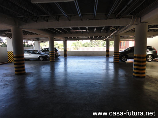 AMPLIO PARQUEO INTERNO