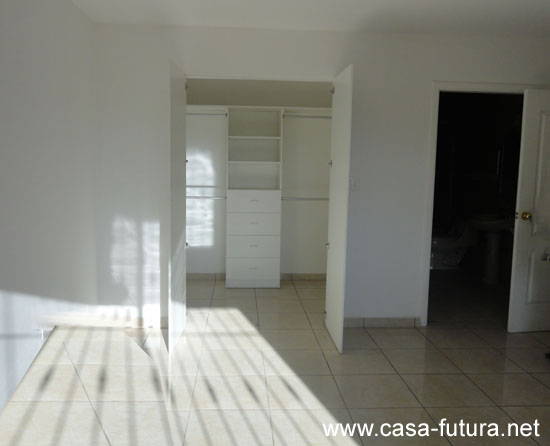 5 DORMITORIO CON WALK IN CLOSET