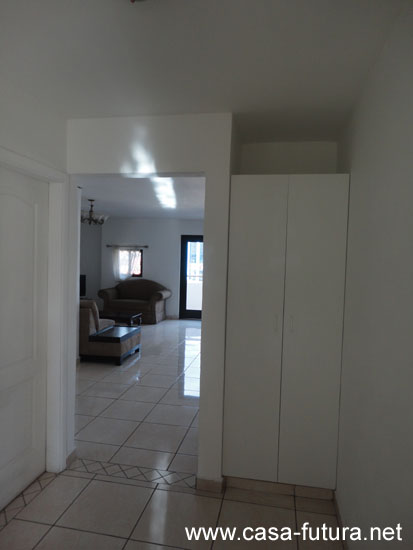 6 PASILLO Y MUEBLE BLANCOS