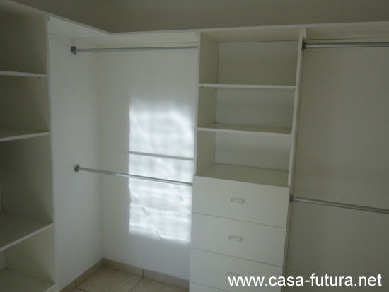 6 WALK IN CLOSET 3