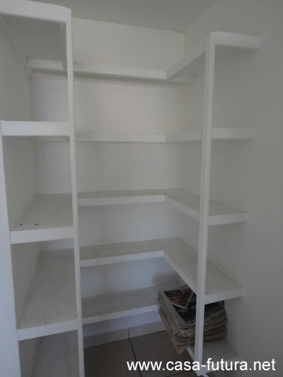 7 WALK IN CLOSET