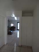 6 PASILLO Y MUEBLE BLANCOS