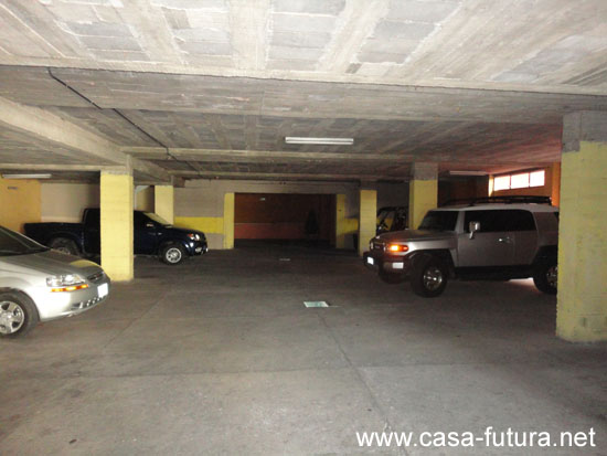 8 - Area de Parqueos