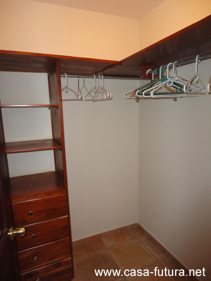 6 Walk In Closet