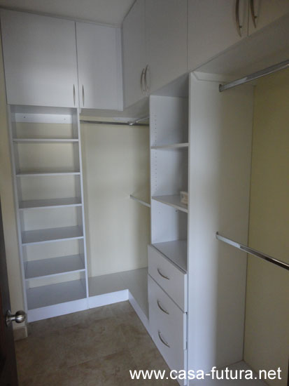 7 WALK IN CLOSET