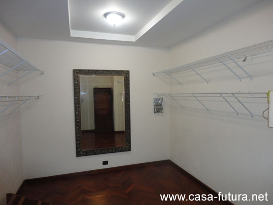 6-Walk in Closet (1)