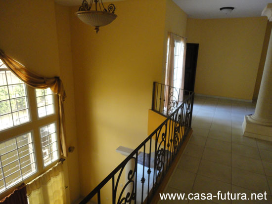 5 Pasillo a Sala Familiar