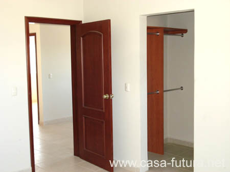 5H-WALK IN CLOSET
