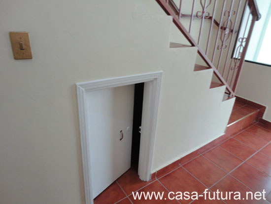 2 bodega bajo gradas